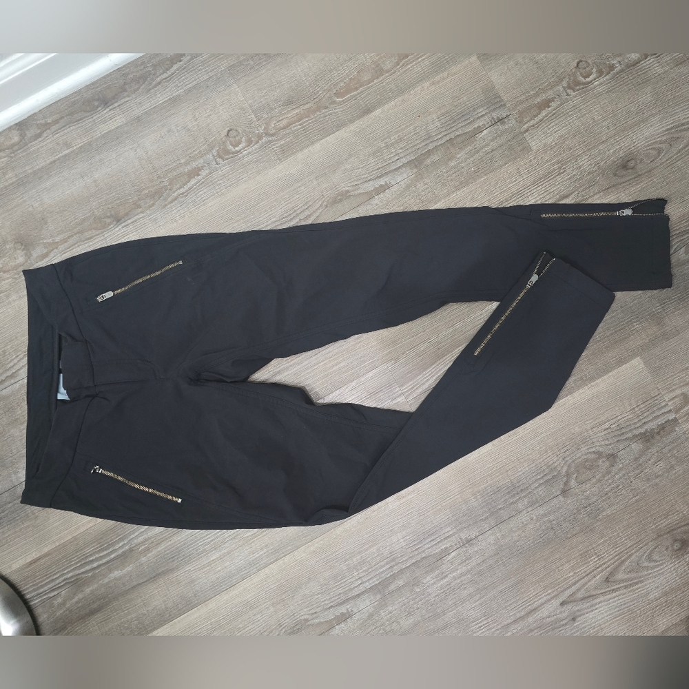 Athleta black zippered cadial athletic pants size 4